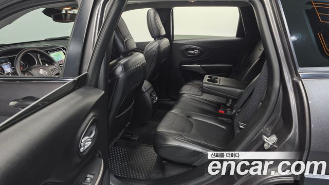 Jeep Cherokee (KL) 2.4 Limited AWD 2021 — фото 12