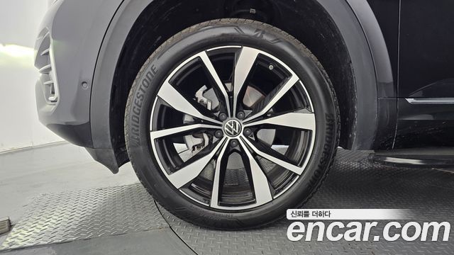 Volkswagen Atlas 2.0 TSI R-LINE 7-Seater 2025 — фото 5