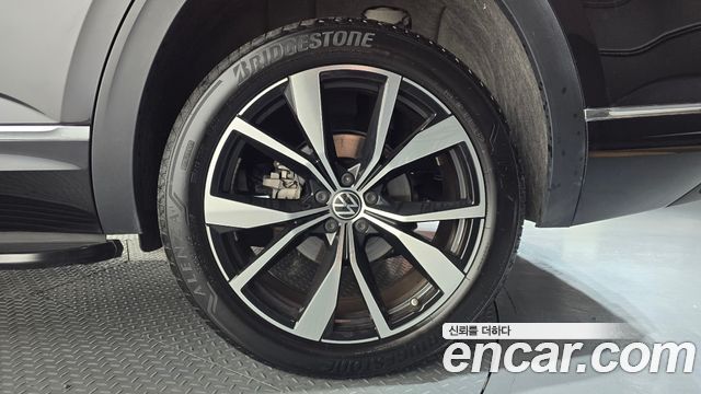 Volkswagen Atlas 2.0 TSI R-LINE 7-Seater 2025 — фото 21