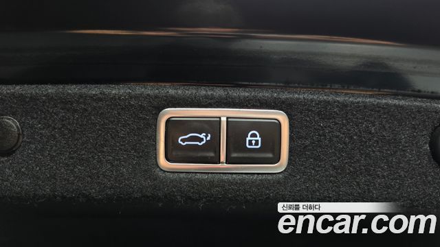 Hyundai Grandeur (GN7) 2,5 Gasoline 2WD Calligraphy 2023 — фото 18