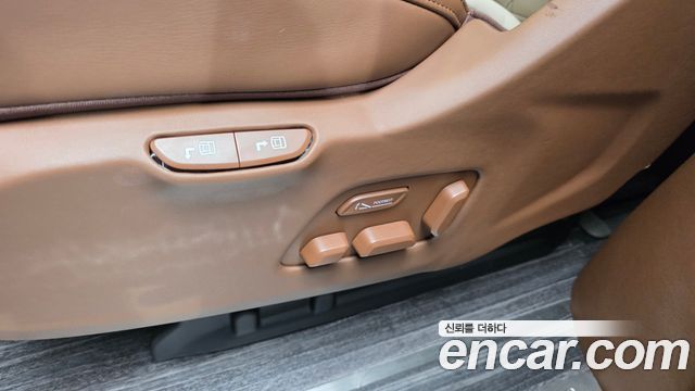 Kia Carnival (IV) Gasoline 9-Seater Hi Limousine (7-seater Limousine(Special vehicle) 2024 — фото 38