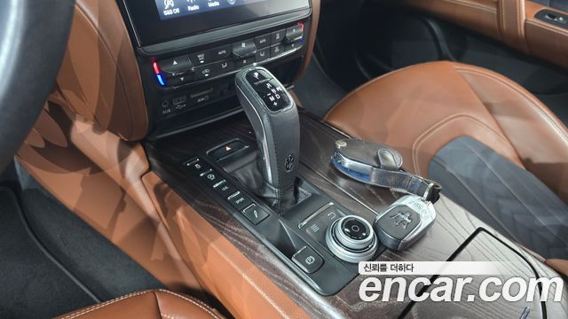 Maserati Quattroporte S Q4 3.0 V6 Granlusso 2019 — фото 9