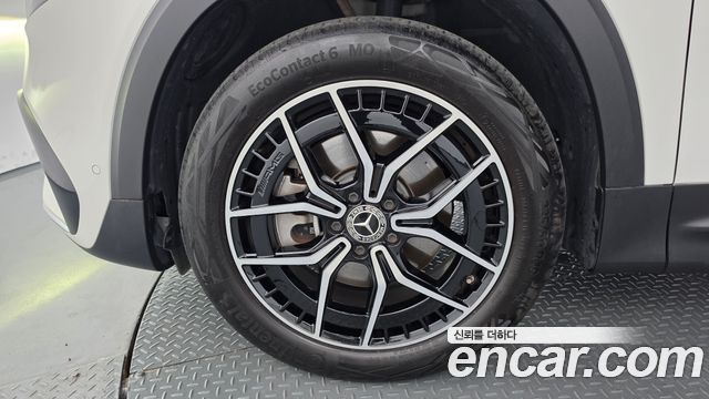 Mercedes-Benz EQB (X243) EQB300 4MATIC AMG Line 2023 — фото 5