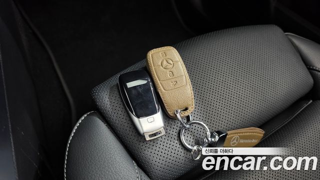 Mercedes-Benz EQB (X243) EQB300 4MATIC AMG Line 2023 — фото 18
