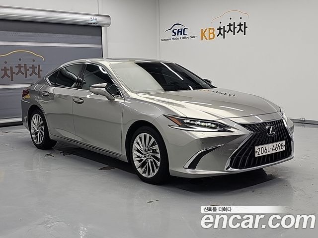 Lexus ES300h (VII) Executive 2025 — фото 3