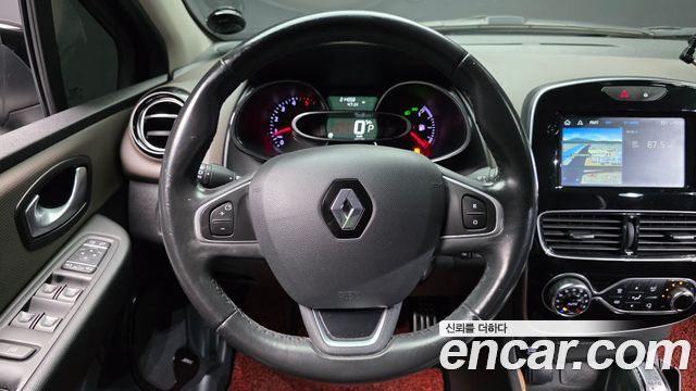Renault Korea Clio Intens 2018 — фото 13