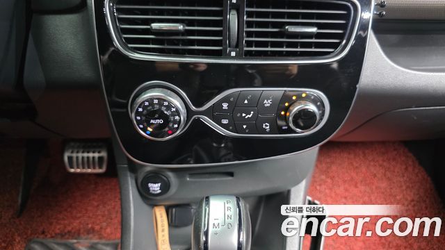 Renault Korea Clio Intens 2018 — фото 17