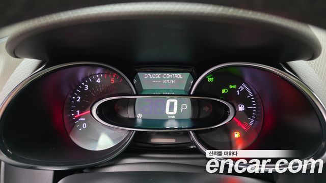 Renault Korea Clio Intens 2018 — фото 18