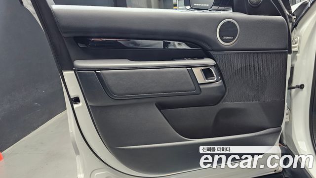 Land Rover Discovery 5 D300 HSE 2022 — фото 24