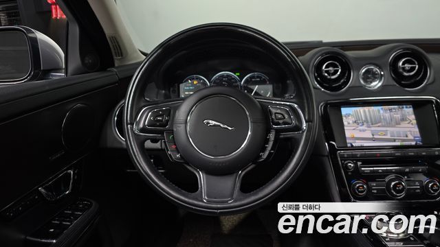 Jaguar XJ 2.0 Luxury SWB X351 2014 — фото 12