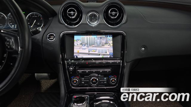 Jaguar XJ 2.0 Luxury SWB X351 2014 — фото 13