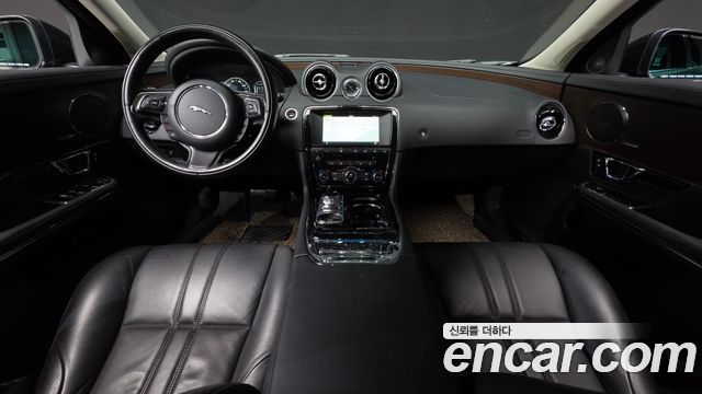 Jaguar XJ 2.0 Luxury SWB X351 2016 — фото 7
