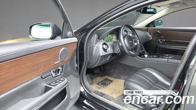 Jaguar XJ 2.0 Luxury SWB X351 2016 — фото 10
