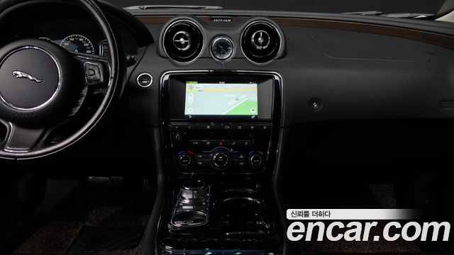 Jaguar XJ 2.0 Luxury SWB X351 2016 — фото 14