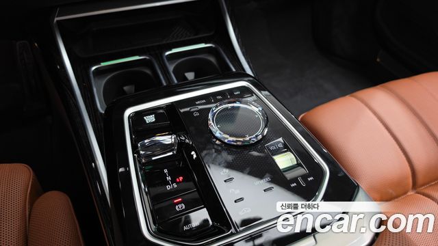 BMW 7 Series (G70) 740i xDrive M Sport Limited 2025 — фото 9