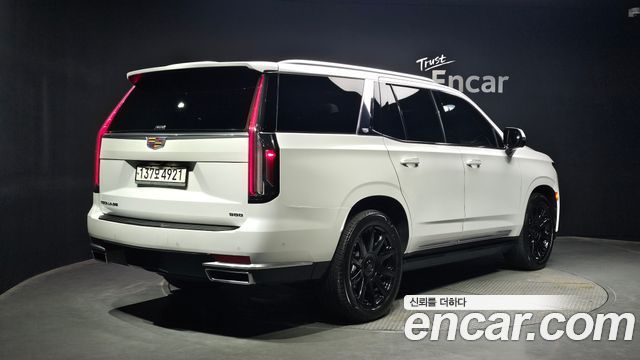Cadillac Escalade (V) 6.2 Premium Luxury Platinum 2022 — фото 2