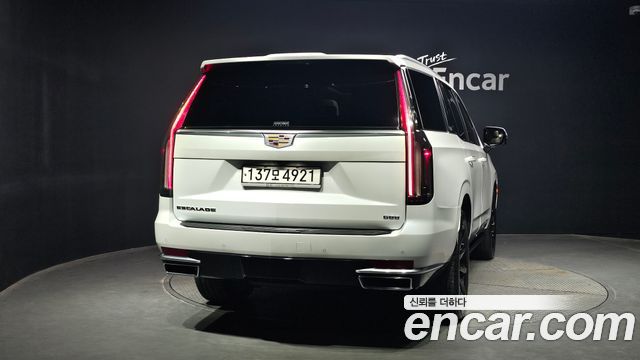 Cadillac Escalade (V) 6.2 Premium Luxury Platinum 2022 — фото 4