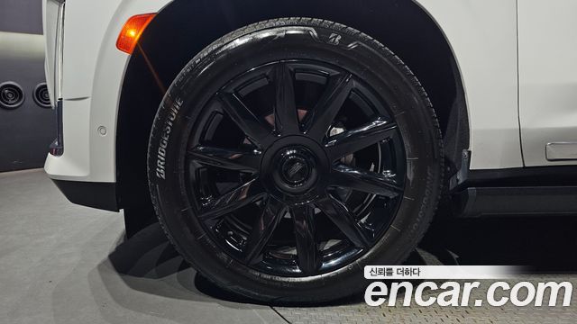 Cadillac Escalade (V) 6.2 Premium Luxury Platinum 2022 — фото 5