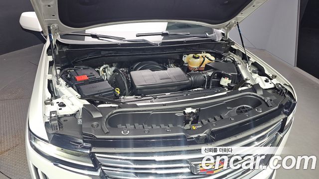 Cadillac Escalade (V) 6.2 Premium Luxury Platinum 2022 — фото 6