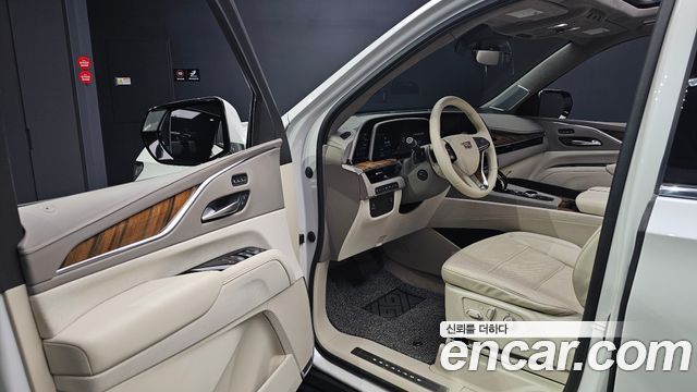 Cadillac Escalade (V) 6.2 Premium Luxury Platinum 2022 — фото 10