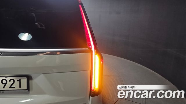 Cadillac Escalade (V) 6.2 Premium Luxury Platinum 2022 — фото 23