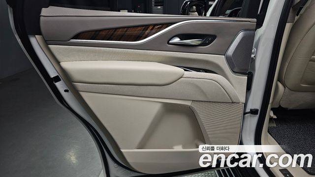 Cadillac Escalade (V) 6.2 Premium Luxury Platinum 2022 — фото 25