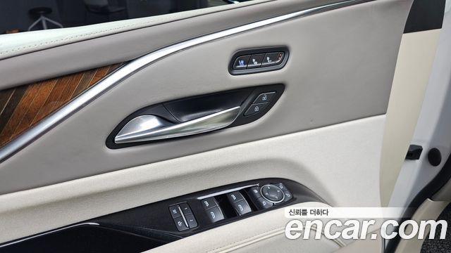 Cadillac Escalade (V) 6.2 Premium Luxury Platinum 2022 — фото 27