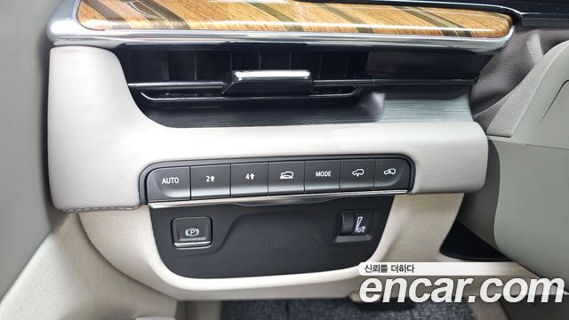 Cadillac Escalade (V) 6.2 Premium Luxury Platinum 2022 — фото 30