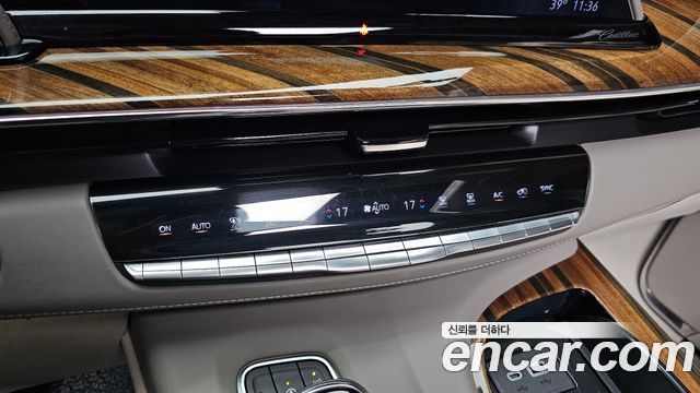 Cadillac Escalade (V) 6.2 Premium Luxury Platinum 2022 — фото 32