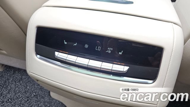 Cadillac Escalade (V) 6.2 Premium Luxury Platinum 2022 — фото 33
