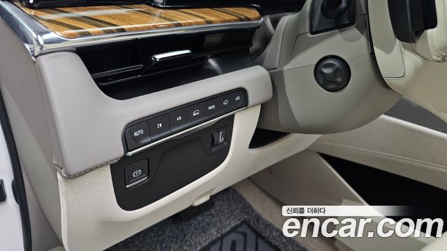 Cadillac Escalade (V) 6.2 Premium Luxury Platinum 2022 — фото 39