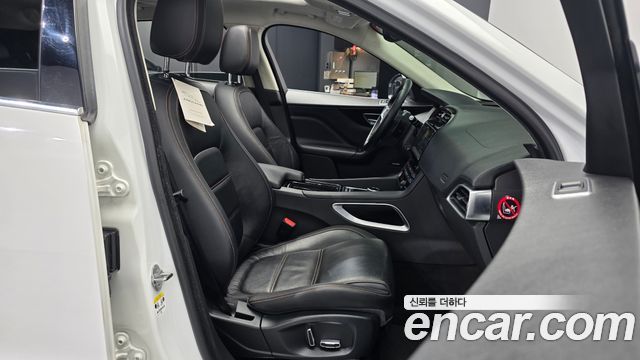 Jaguar F-PACE 20d Prestige 2019 — фото 11