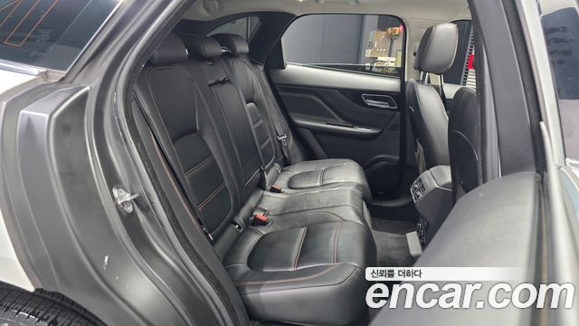 Jaguar F-PACE 20d Prestige 2019 — фото 12
