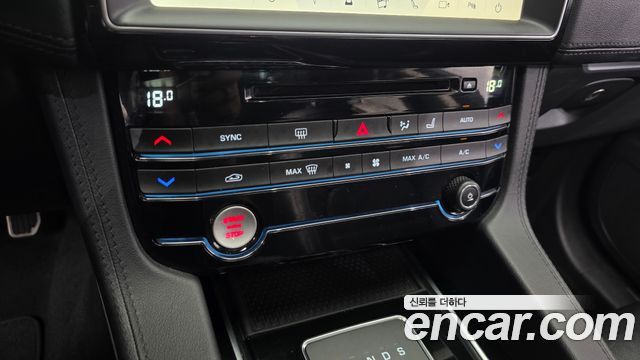 Jaguar F-PACE 20d Prestige 2019 — фото 17