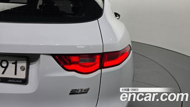 Jaguar F-PACE 20d Prestige 2019 — фото 23
