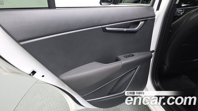 Kia Niro Prestige 2024 — фото 25