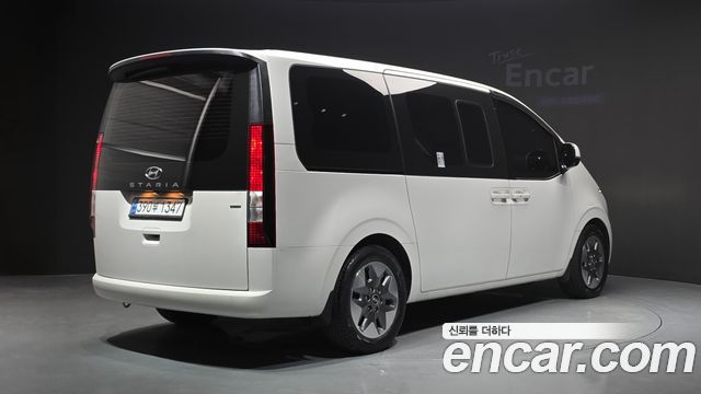 Hyundai Staria 4WD Tourer 9-Seater Modern 2023 — фото 2