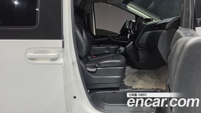 Hyundai Staria 4WD Tourer 9-Seater Modern 2023 — фото 15