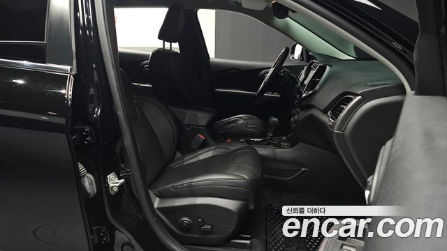 Jeep Cherokee (KL) 2.4 Limited AWD 2021 — фото 10
