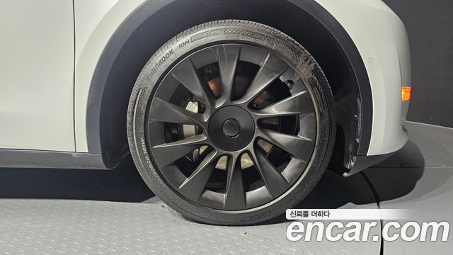 Tesla Model Y Long Range AWD 2022 — фото 27