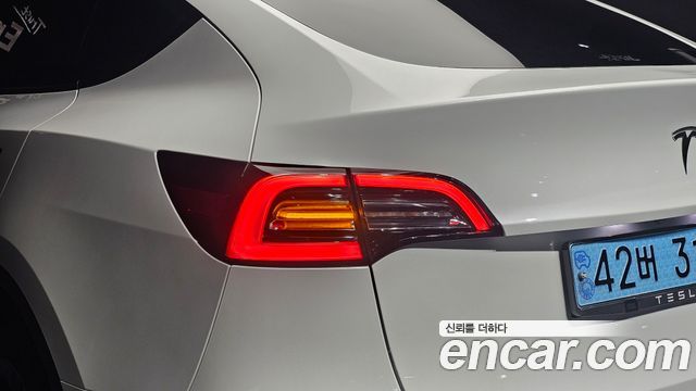Tesla Model Y Long Range AWD 2022 — фото 29