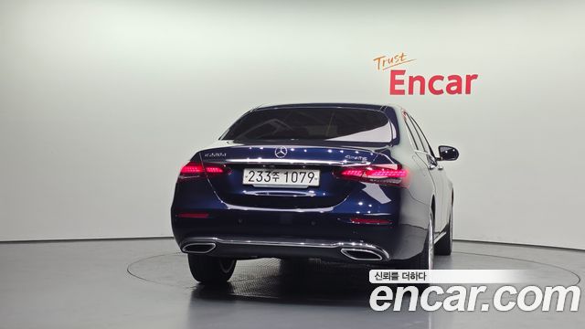 Mercedes-Benz E-Class (W213) E220d 4MATIC Exclusive 2021 — фото 4