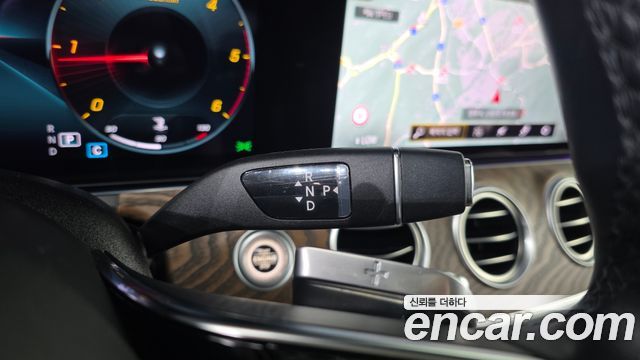 Mercedes-Benz E-Class (W213) E220d 4MATIC Exclusive 2021 — фото 9
