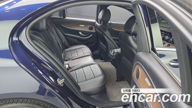 Mercedes-Benz E-Class (W213) E220d 4MATIC Exclusive 2021 — фото 12