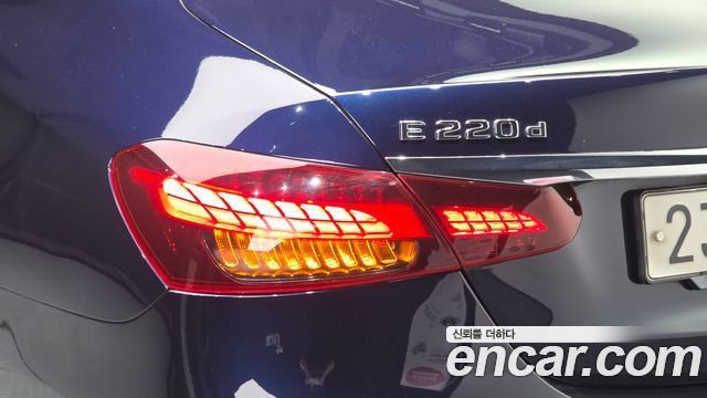 Mercedes-Benz E-Class (W213) E220d 4MATIC Exclusive 2021 — фото 23