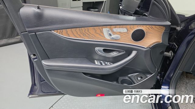 Mercedes-Benz E-Class (W213) E220d 4MATIC Exclusive 2021 — фото 24