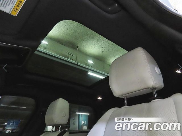 Land Rover Range Rover Velar 3.0 D300 R-Dynamic SE 2018 — фото 19