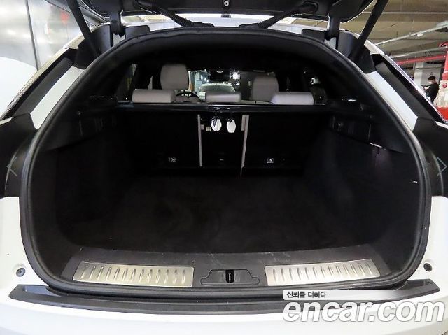 Land Rover Range Rover Velar 3.0 D300 R-Dynamic SE 2018 — фото 21