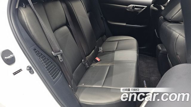 Lexus CT200h 1.8 Compact Trendy ZWA10 2013 — фото 12