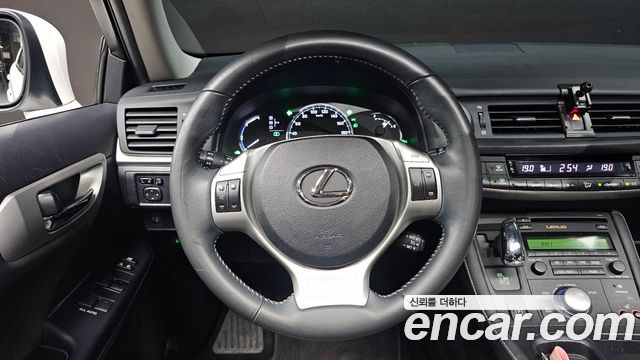 Lexus CT200h 1.8 Compact Trendy ZWA10 2013 — фото 13